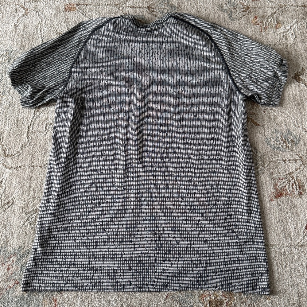 Lululemon Athletica Gray Micro-Pattern Short-Slee… - image 3